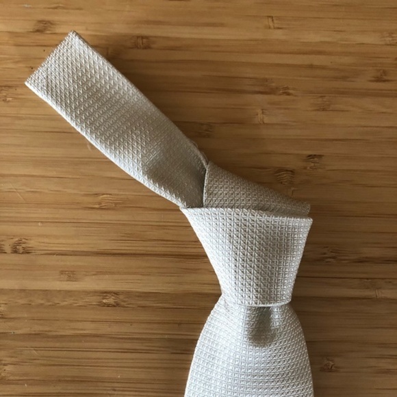 Giorgio Armani Silk Tie In Beautiful Cream! - Picture 4 of 6